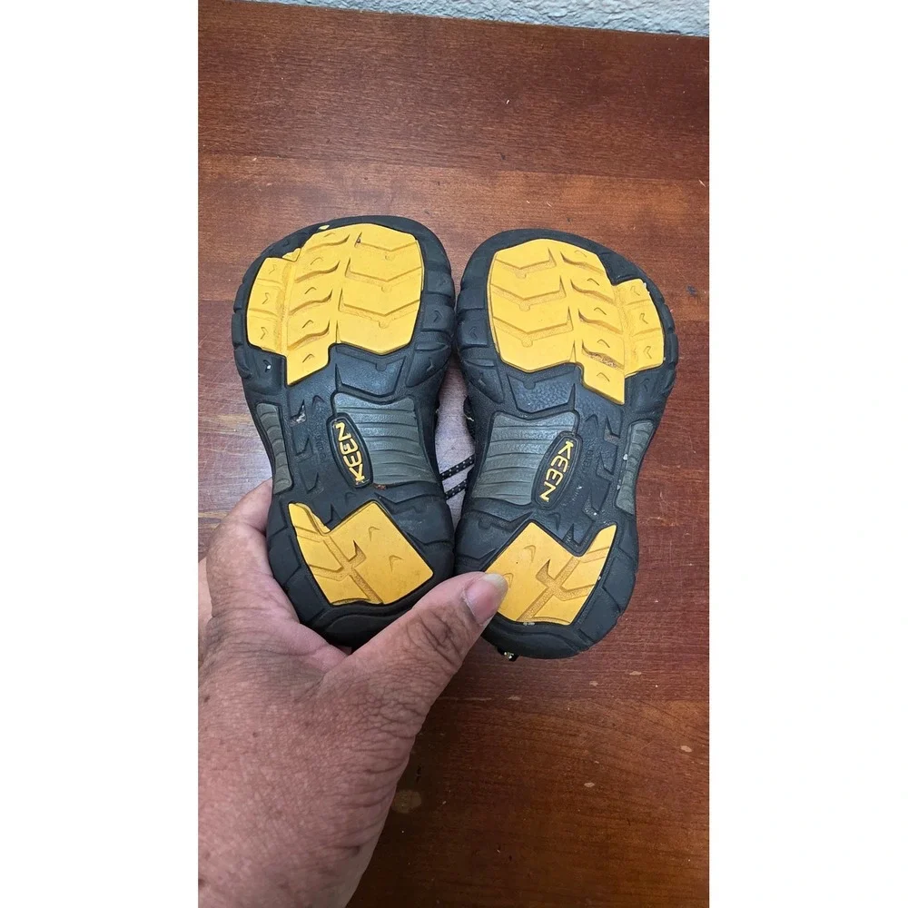 Keen Newport H2 Sandals Kids 11 Black Yellow Waterproof Hiking Water Shoes